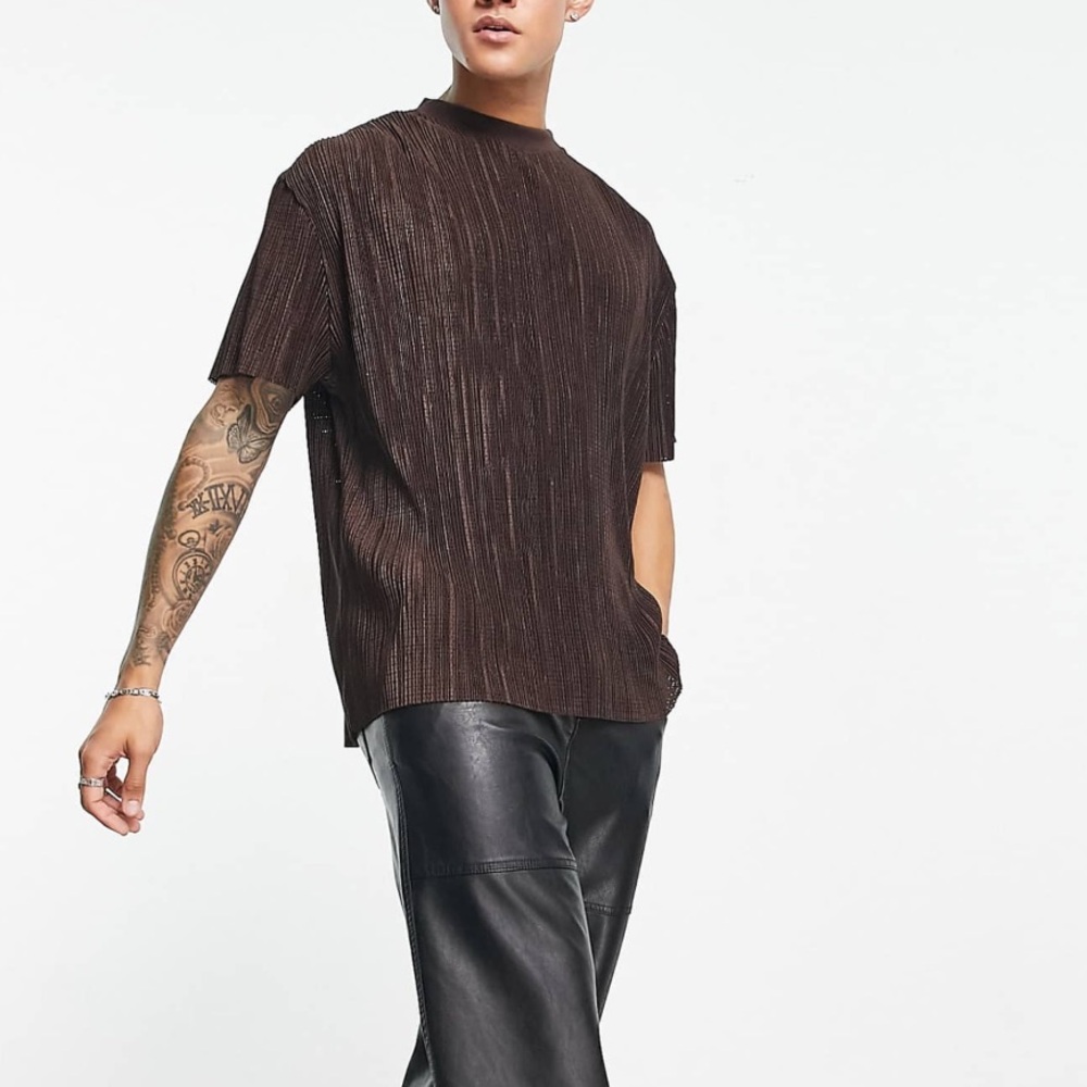 Mens relaxed t shirt in brown plisse